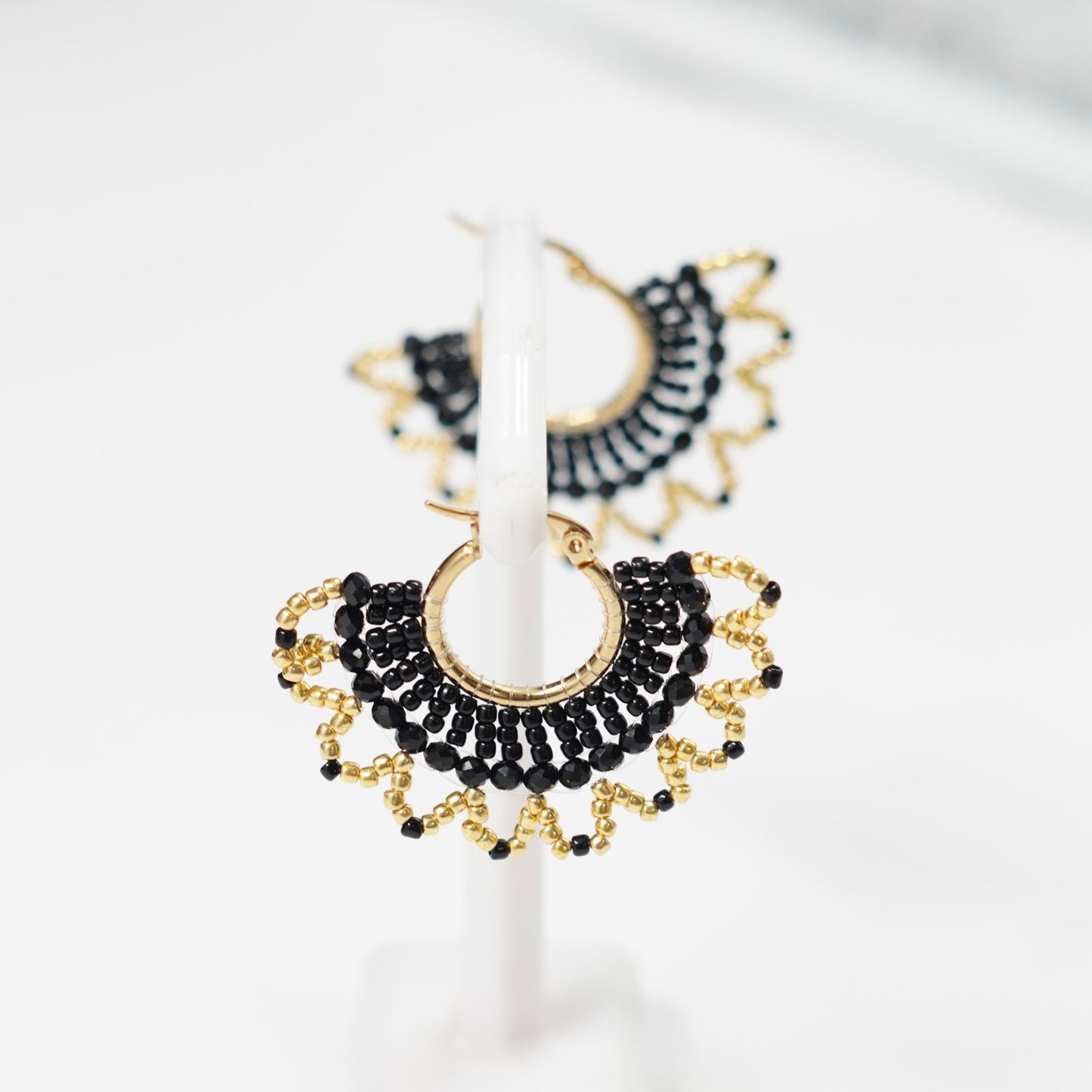 Aretes Tejidos: ¡Despierta Tu Esencia con un Toque de Magia!