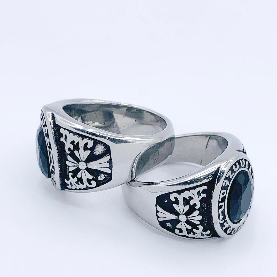 ANILLO HOMBRE-NIÑO
DORADO REAL CON PIEDRA