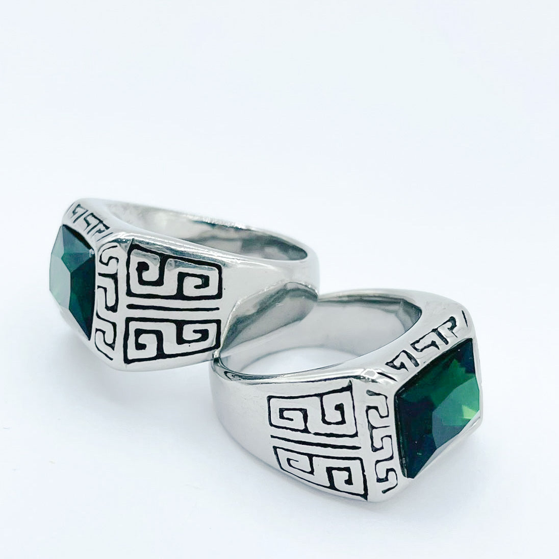 ANILLO HOMBRE-NIÑO
DORADO PIEDRA RECTANGULAR
