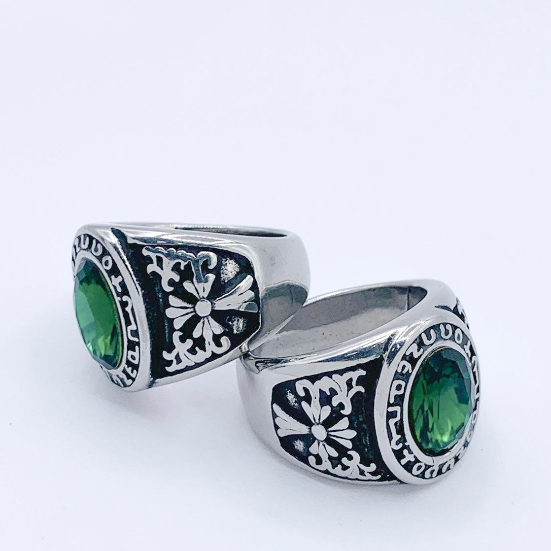 ANILLO HOMBRE-NIÑO
DORADO REAL CON PIEDRA