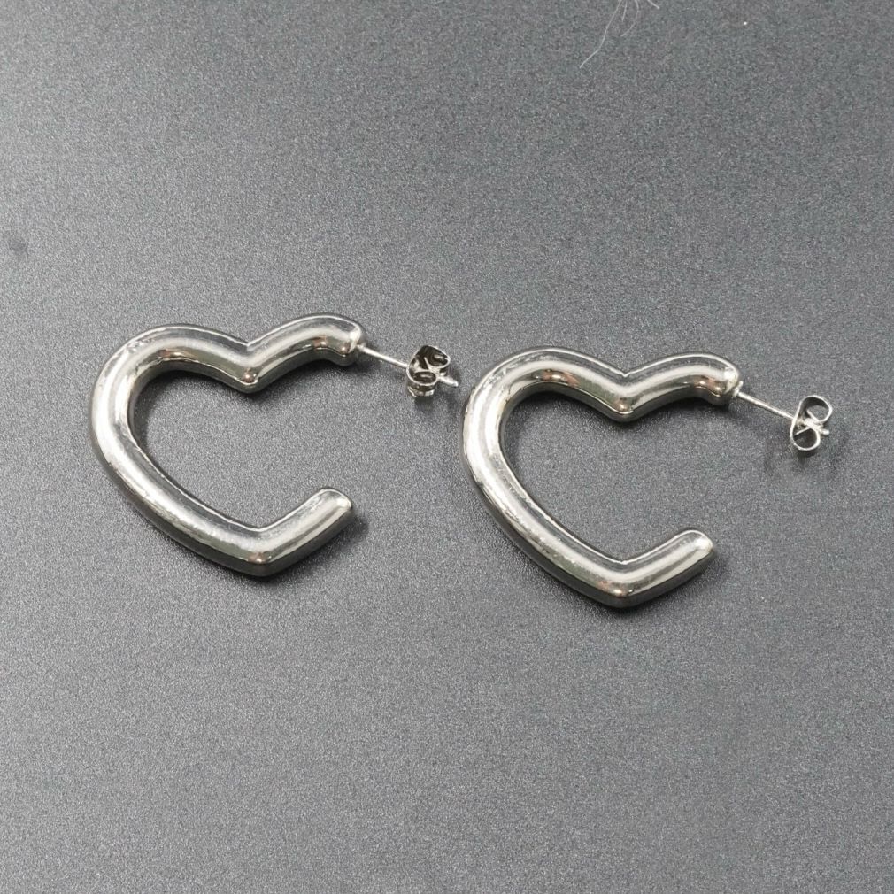 ARETE CORAZON GRUESITO PLATEADO